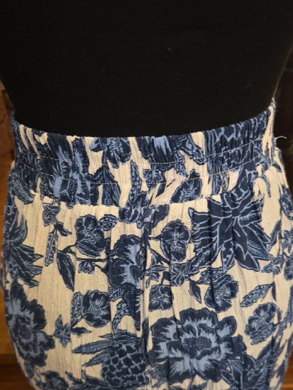 Rachel Zoe Navy and White Floral Button-Front Top And Pants - Picture 6 of 7